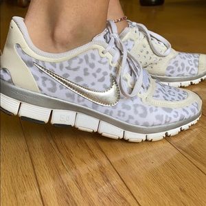8.5 Nike snow leopard